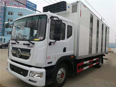 東風多利卡D9雛禽運輸車與吸污車，專業(yè)車輛一站式解決方案